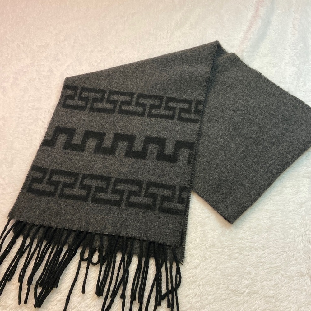 Geoffrey Beene Winter Scarf Wrap Reversible Acrylic Made in Italy Unisex